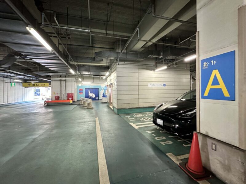 成田国際空港第2ターミナル北館駐車場　出口付近にある急速充電器